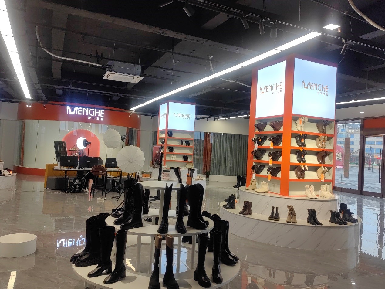 鞋商陸續(xù)進駐.jpg 鞋商陸續(xù)進駐.jpg