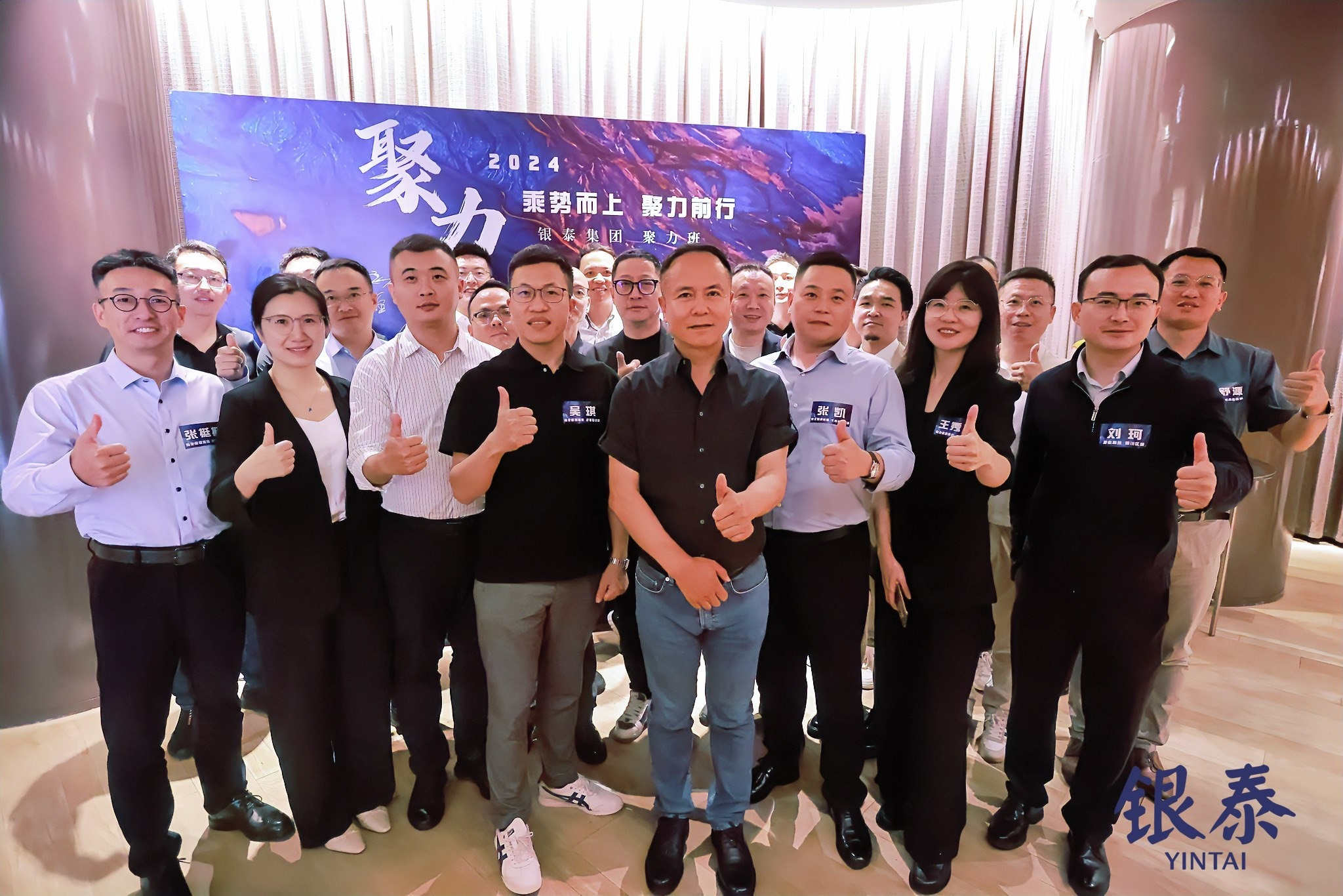 合影_副本.jpg 合影_副本.jpg